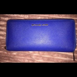 Micheal Kors Travel Wallet